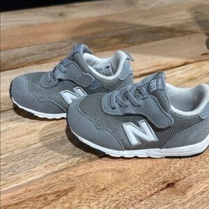 New Balance Kids' Sneakers in Gray and White-6C